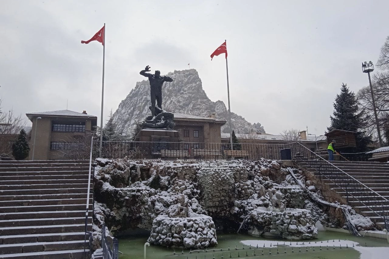 Afyonkarahisar’da kar yağışı etkili oldu