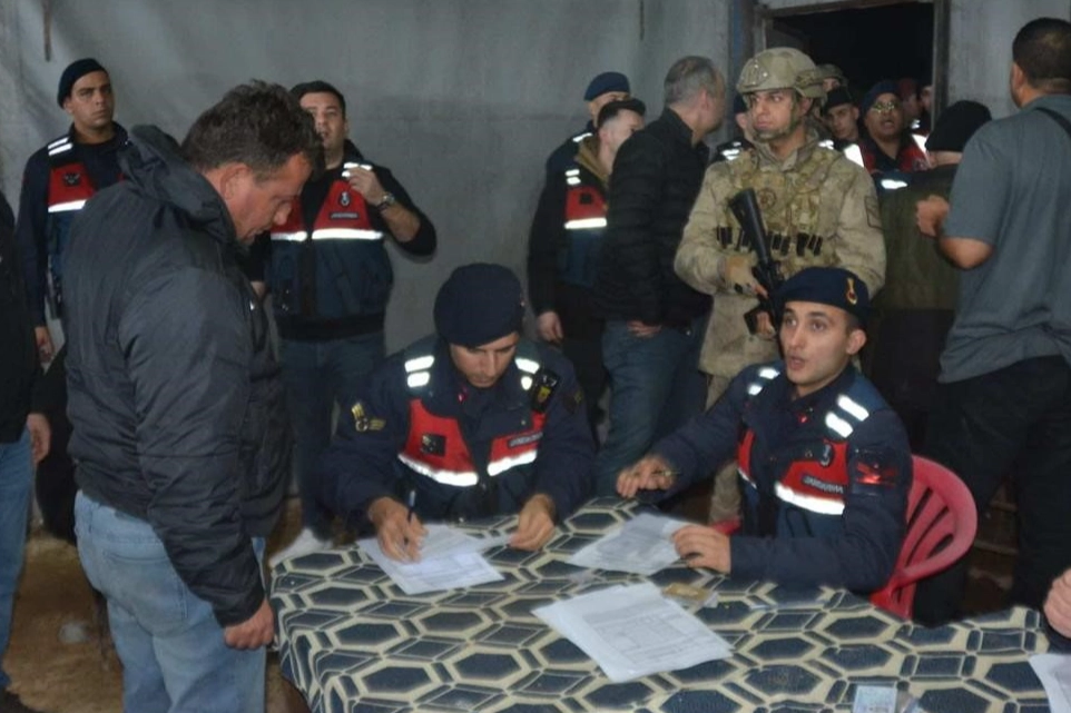 İzmir haber: Horoz dövüşü yaptıranlara operasyon haberinin görseli