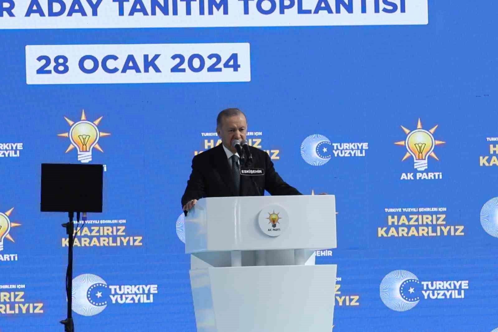 Babalar sözünü tutar pankartı sosyal medyada viral oldu haberinin görseli