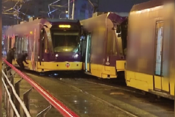 İstanbul’da kaza: tramvaylar birbirine girdi haberinin görseli