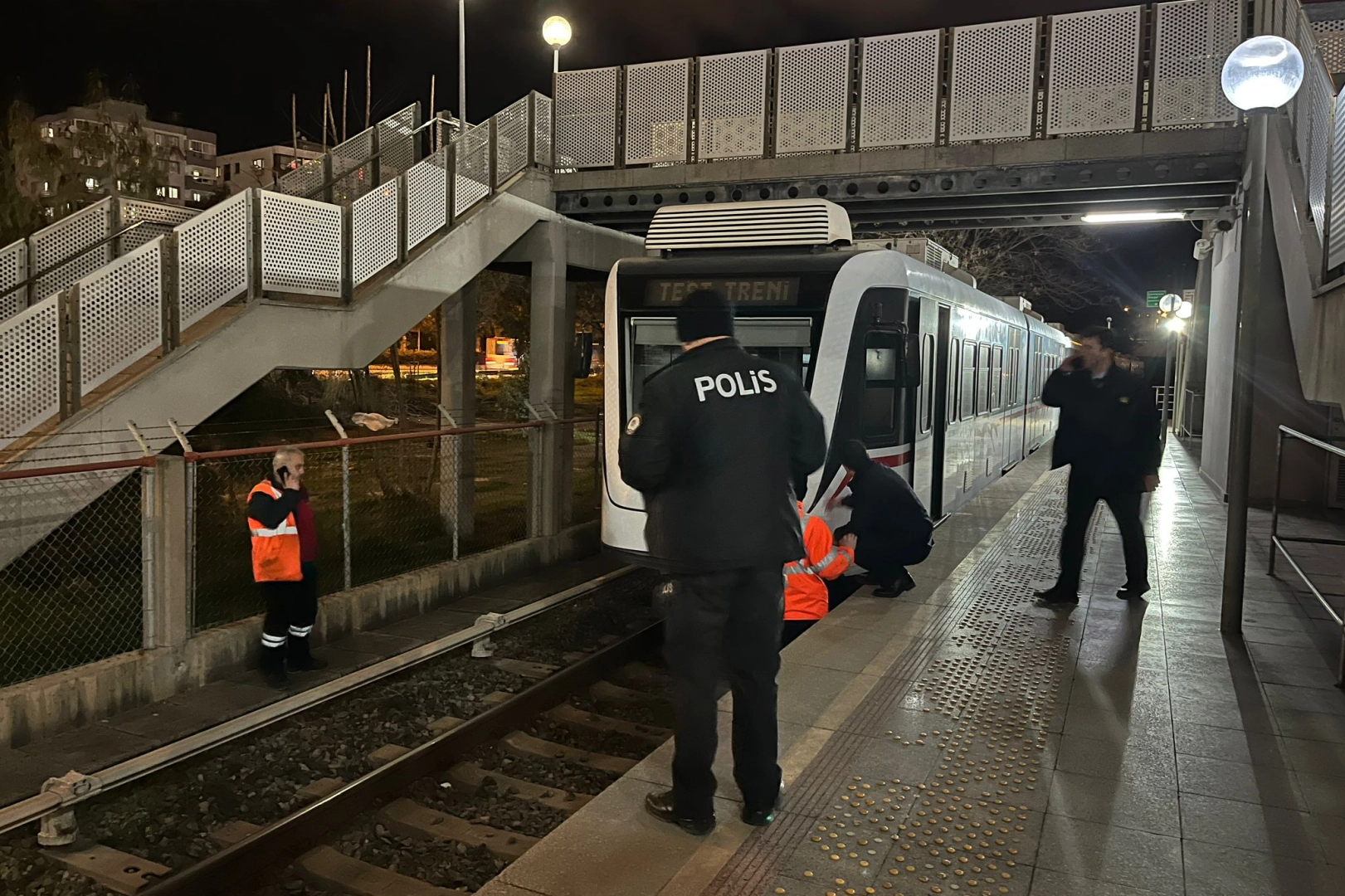 İzmir metroda intihar! haberinin görseli