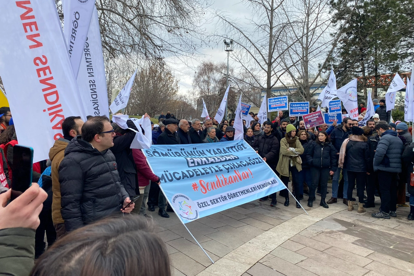 Öğretmenler meclis kapısında: Güvencesizlik bıçağı kemiğe dayadı! 