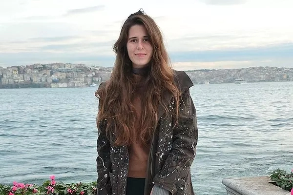 CHP Çeşme Belediye Başkan adayı ve teknik adam Mustafa Denizli'nin kızı Lal Denizli kimdir? haberinin görseli