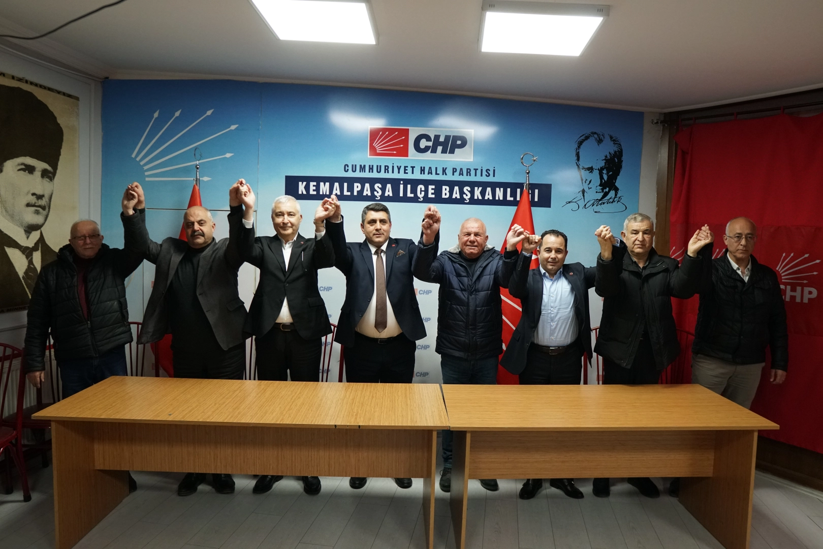 CHP’li Mehmet Türkmen Kemalpaşa’da coşkuyla karşılandı haberinin görseli