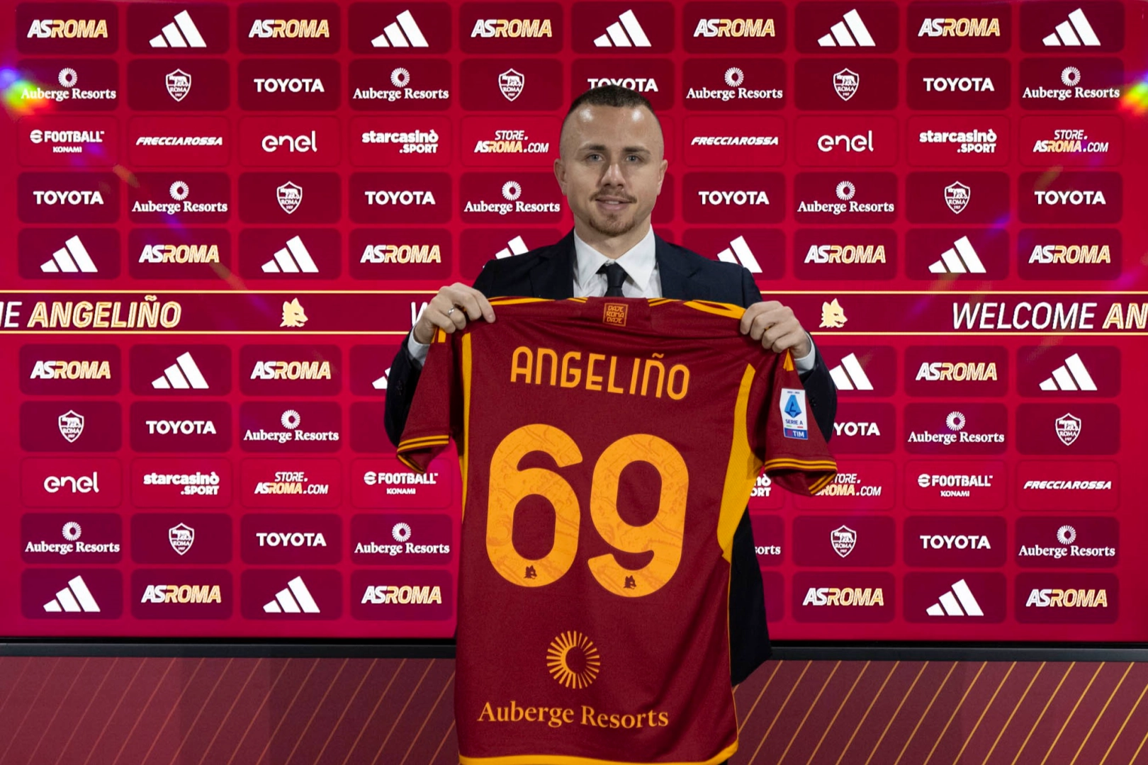Galatasaray forması giyen Angelino, Roma ile anlaştı  haberinin görseli