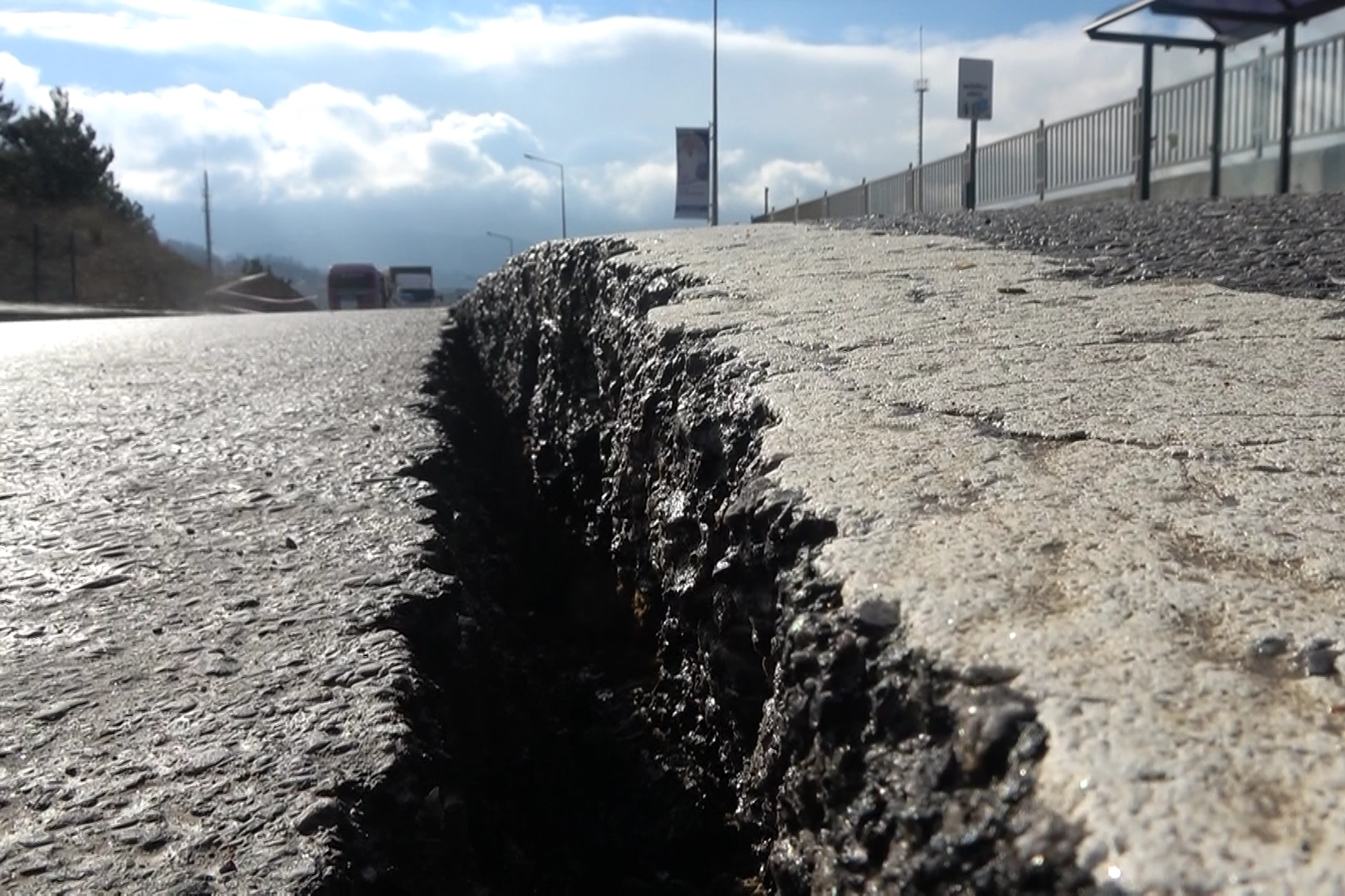 Yalova’da hastane yolu çöktü haberinin görseli