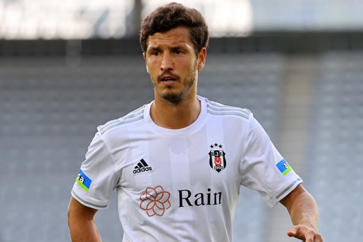 Beşiktaş’ın başarılı orta saha oyuncusu Salih Uçan kimdir? haberinin görseli