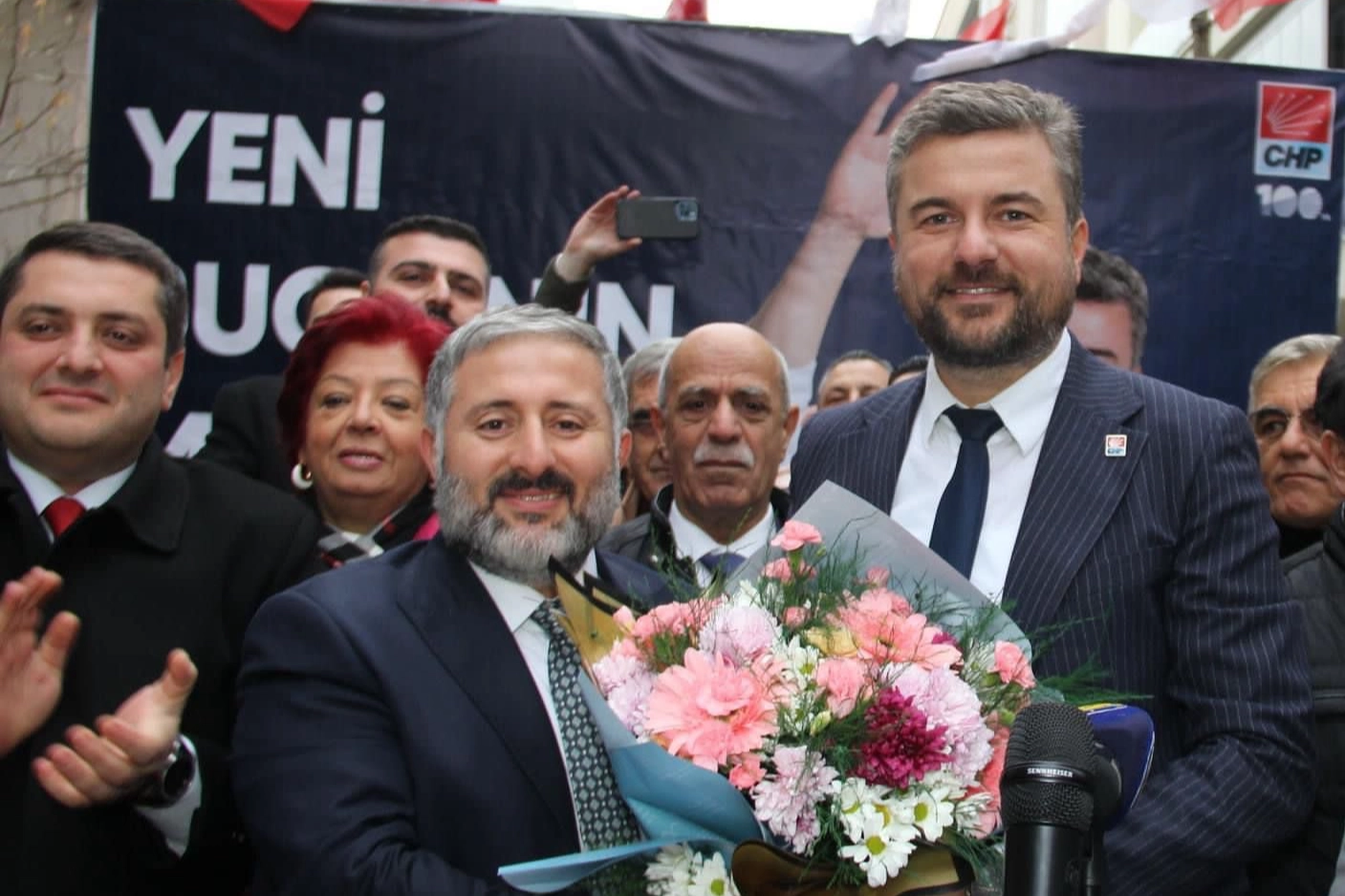 Bucalılar Görkem Duman’ı coşkuyla karşıladı haberinin görseli
