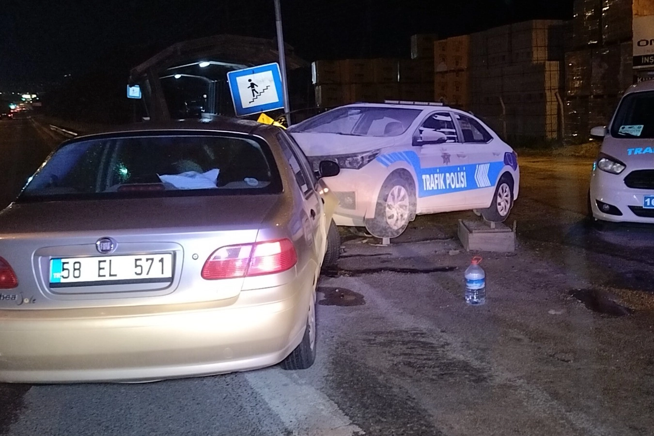 Bursa’da kaza: Polis oto maketine çarptı haberinin görseli