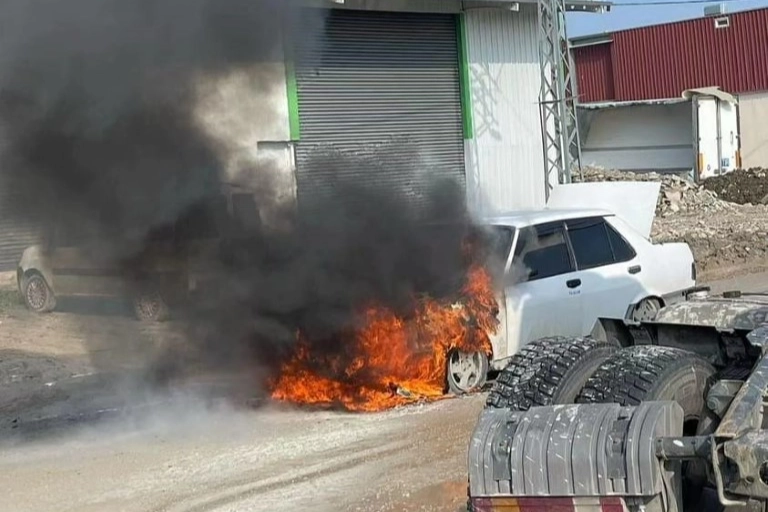 Hatay'da bir araç alev aldı