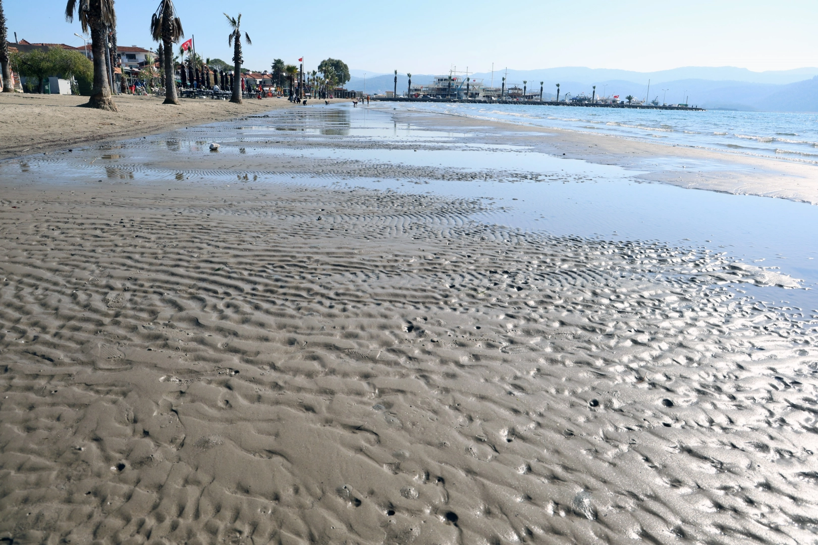Akyaka’da endişelendiren görüntü: Deniz suyu 10 metre çekildi haberinin görseli