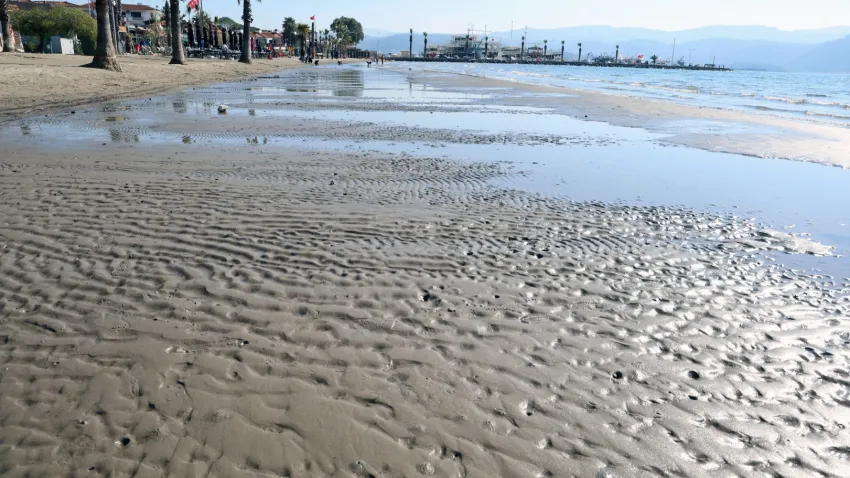 Akyaka’da endişelendiren görüntü: Deniz suyu 10 metre çekildi haberinin görseli