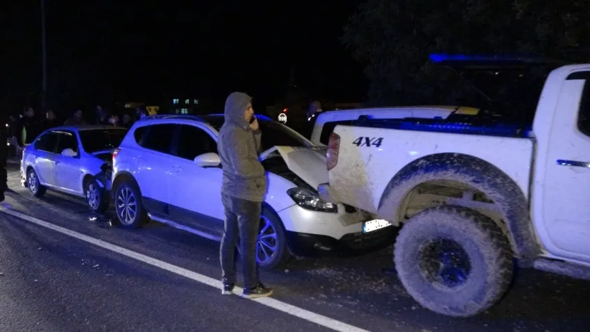 Antalya’da zincirleme kaza: 7 araç birbirine girdi haberinin görseli