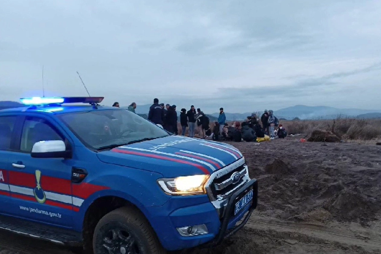 İzmir haber: Bin 383 düzensiz göçmen yakalandı haberinin görseli