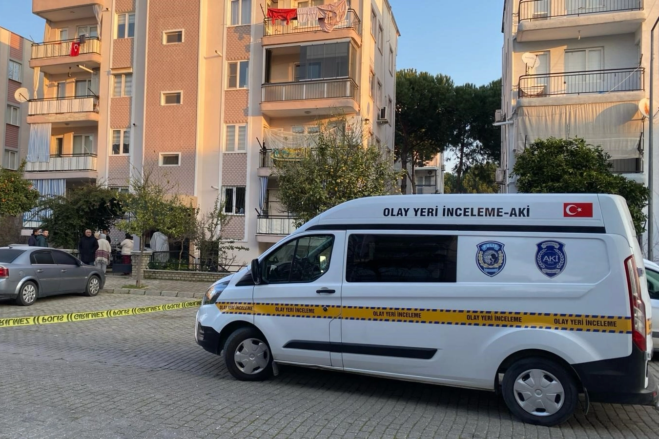Aydın’da korkunç olay: Evinin balkonunda bulundu haberinin görseli