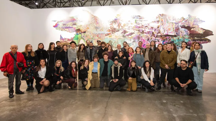 Aynı Suya Bakmak… 17 ülkeden 32 katılımcının eserleri bu sergide! haberinin görseli