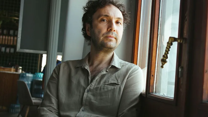 Başarılı oyuncu Erdem Şenocak kimdir? Erdem Şenocak dizi, film ve tiyatro oyunları haberinin görseli