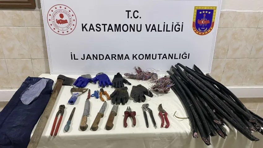 Cezaevinden çıkar çıkmaz! Ailece hırsızlık yapmaya gittiler haberinin görseli