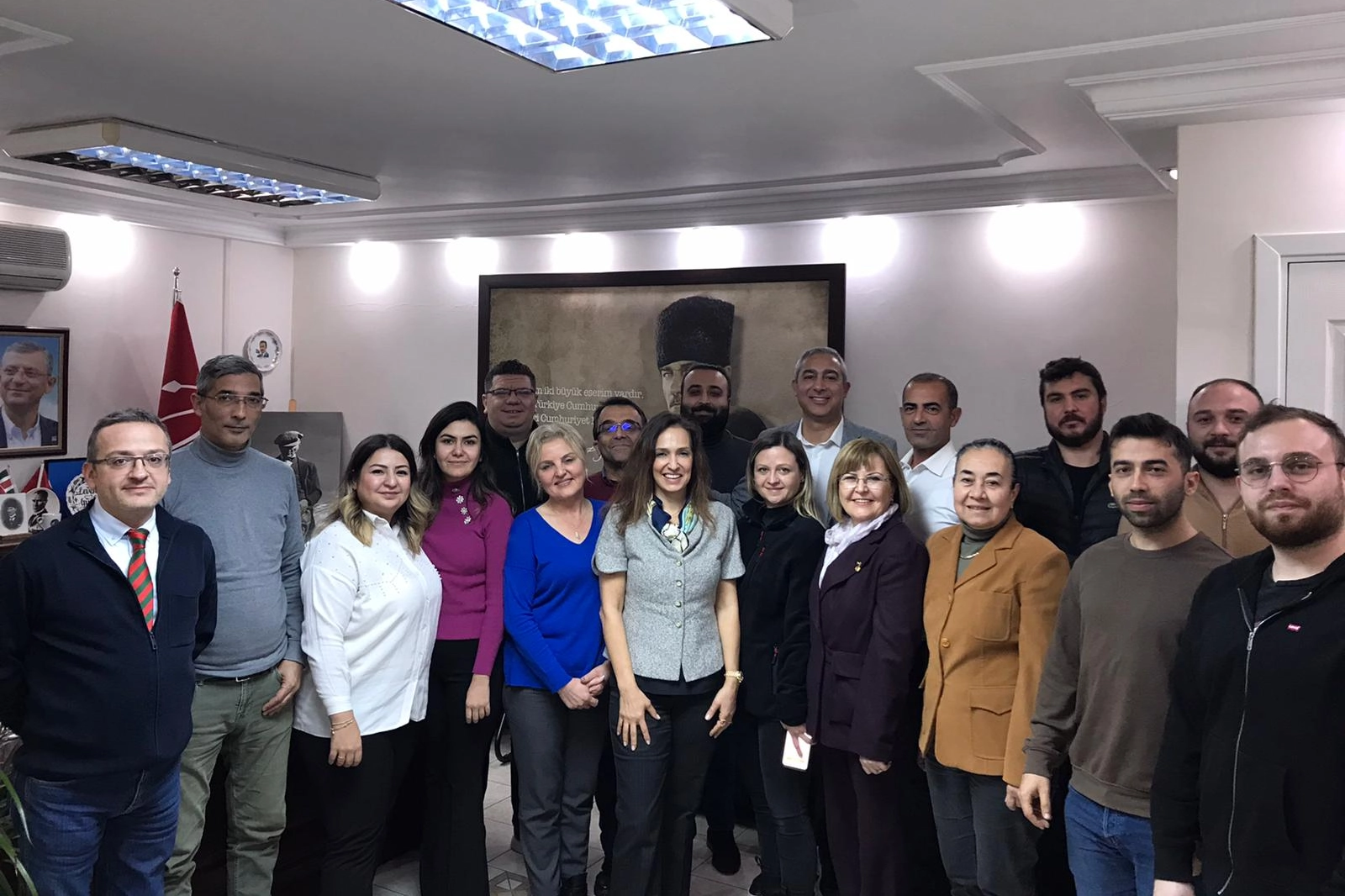 CHP Karşıyaka İlçe örgütü seçim çalışmaları için sahada haberinin görseli