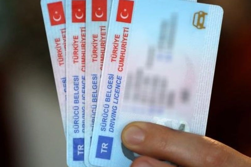 Ehliyeti olanlar dikkat: Ehliyet yenileme tarihini kaçırmayın haberinin görseli