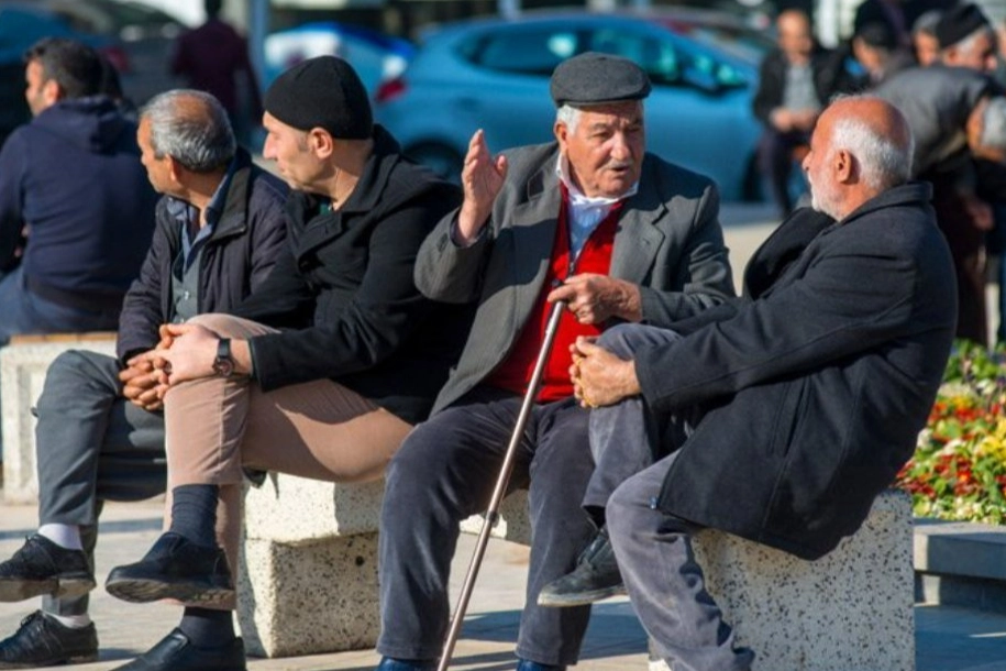 Emekliler belediyelerden yardım alacak duruma geldi! haberinin görseli