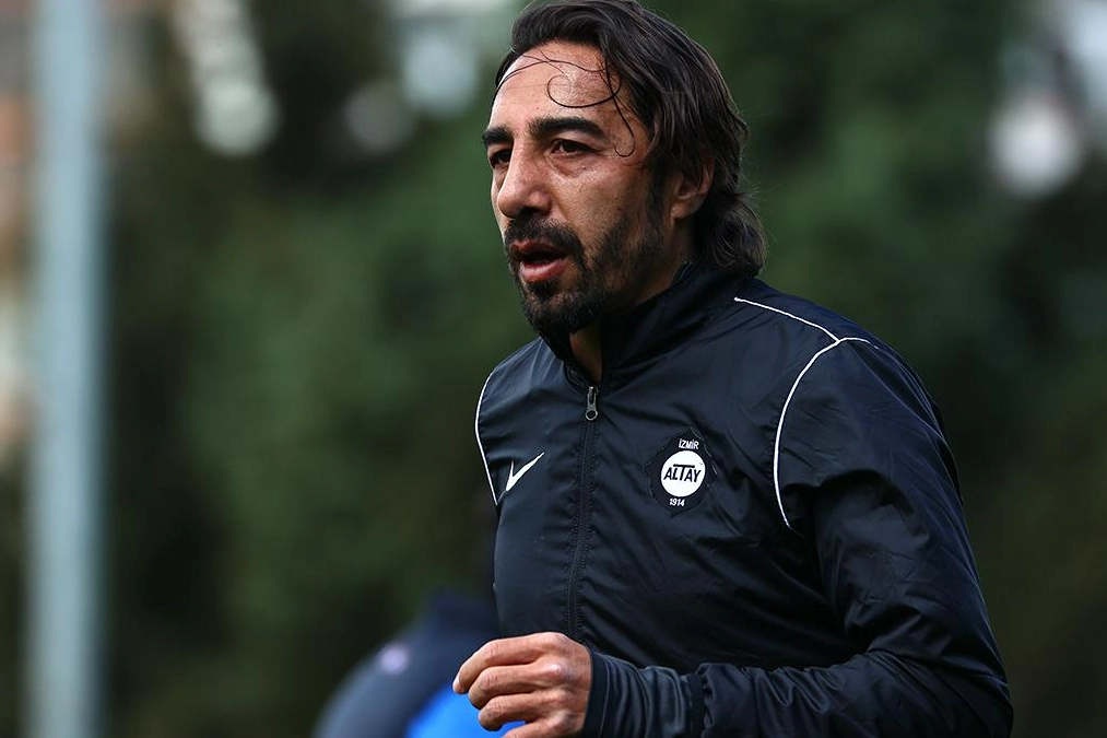 En yaşlı futbolcu İbrahim Öztürk memleketine döndü haberinin görseli