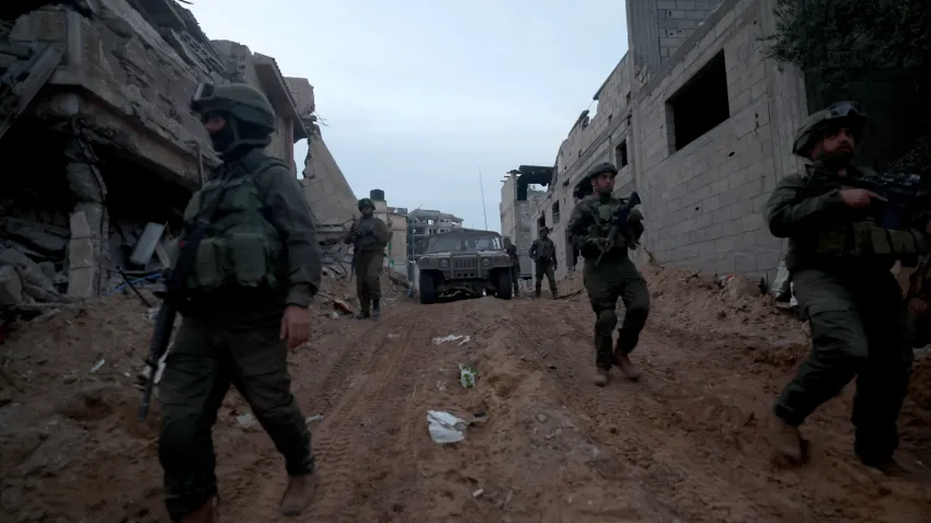 İsrail askerleri evleri yasal onay olmadan ateşe veriyor haberinin görseli