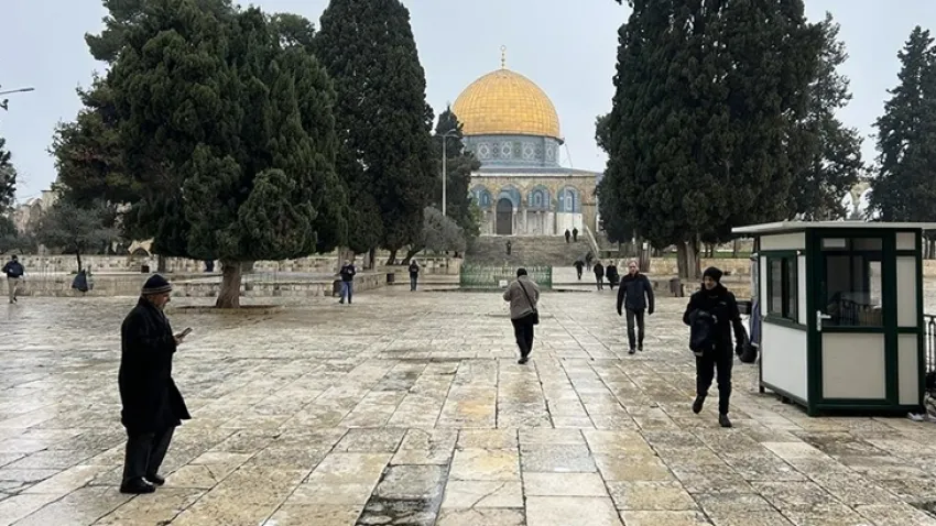 İsrail Mescid-i Aksa'da cuma namazı kılınmasını 17 haftadır kısıtlıyor haberinin görseli