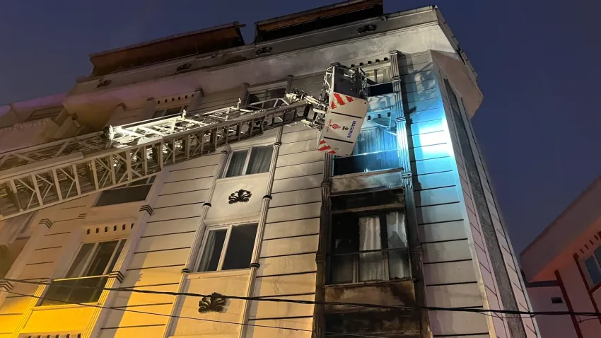 İstanbul'da 4 katlı binada korkutan yangın haberinin görseli