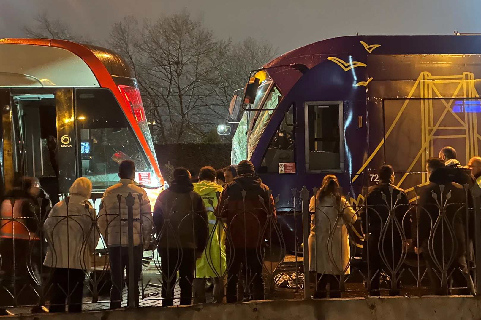 İstanbul’da feci kaza: İki tramvay kafa kafaya çarpıştı