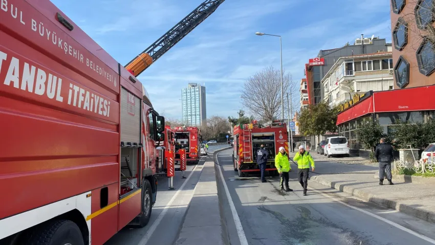 İstanbul’da yangın paniği! Otel tahliye edildi haberinin görseli