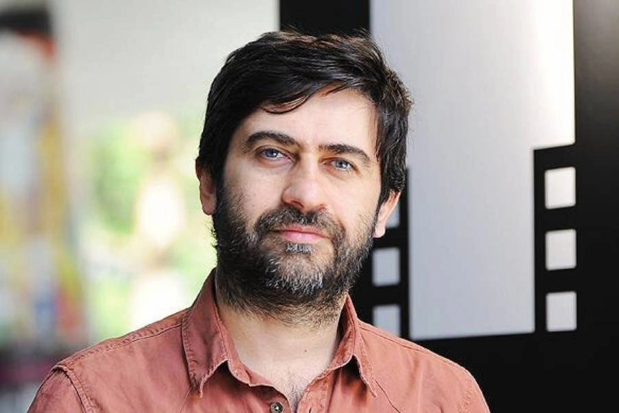 Kurak Günler, Sen Ben Lenin ve Kız Kardeşler gibi filmlerin yönetmeni Emin Alper kimdir? haberinin görseli