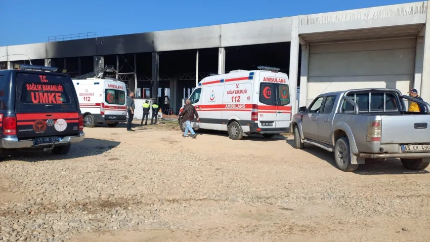 Manisa’da yangın: Göçük altında kalan 2 işçi hayatını kaybetti haberinin görseli