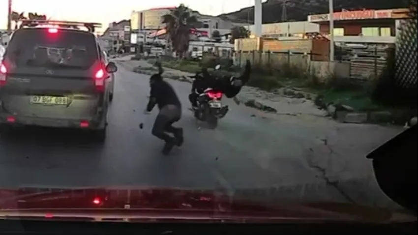 Muğla’da kaza: Telefonla konuşan yaya ile motosiklet çarpıştı haberinin görseli