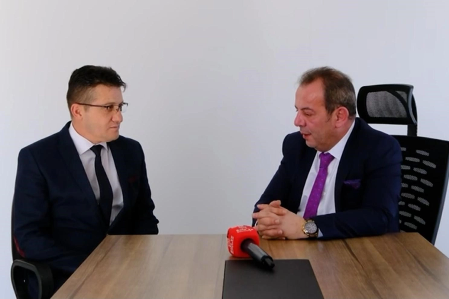 Tanju Özcan önce görevden aldı sonra helallik istedi haberinin görseli