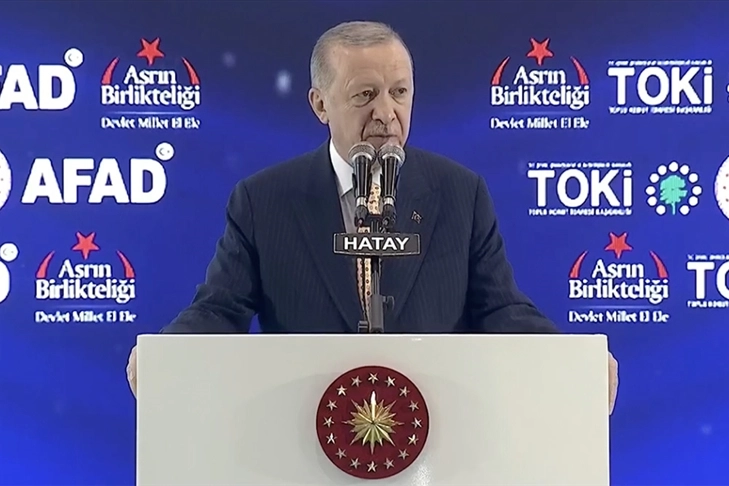 Cumhurbaşkanı Erdoğan deprem bölgesinde: 2 ay içinde 75 bin konutun teslimatı tamamlanacak