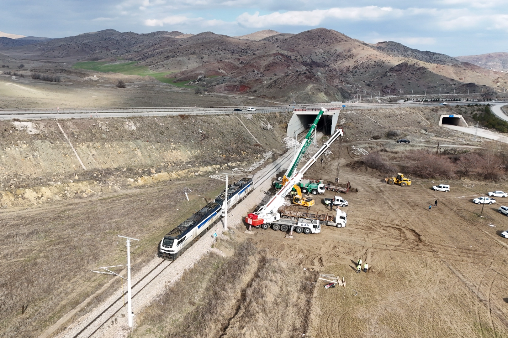 Devrilen tren kaldırıldı: Kırıkkale-Ankara demiryolu 35 saat sonra ulaşıma açıldı