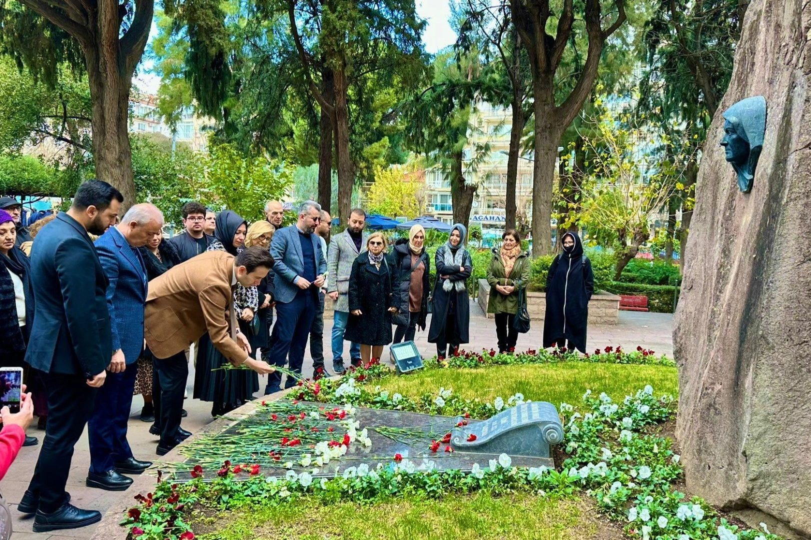 İsmail Çiftçioğlu'ndan ilk ziyaret: Zübeyde Ana