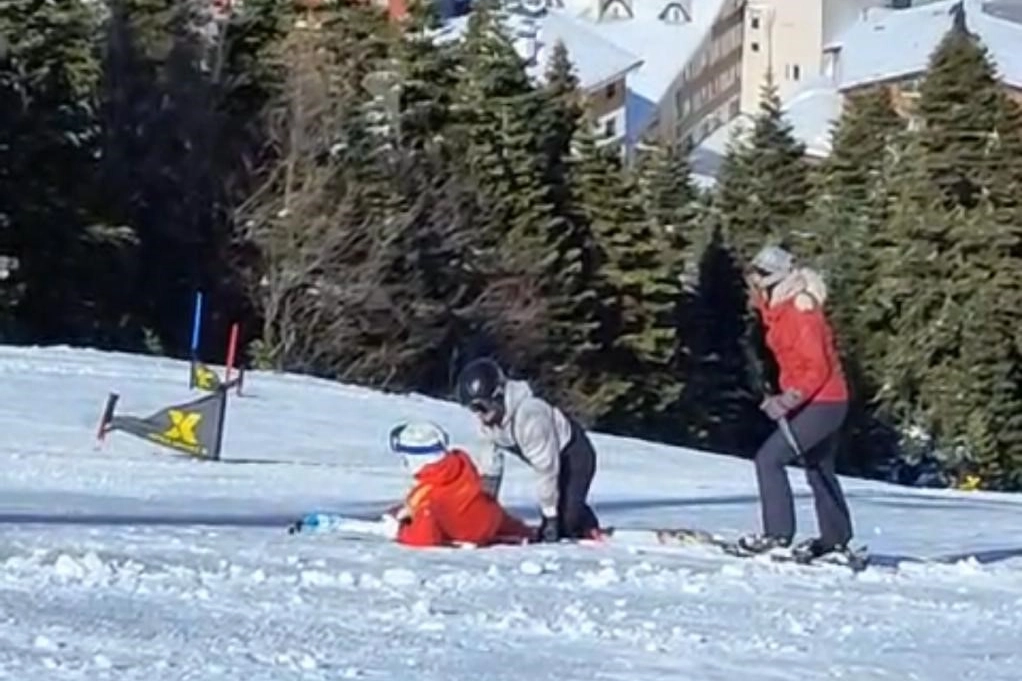 Uludağ'da panik anları: Telesiyejin batonu turisti yaraladı