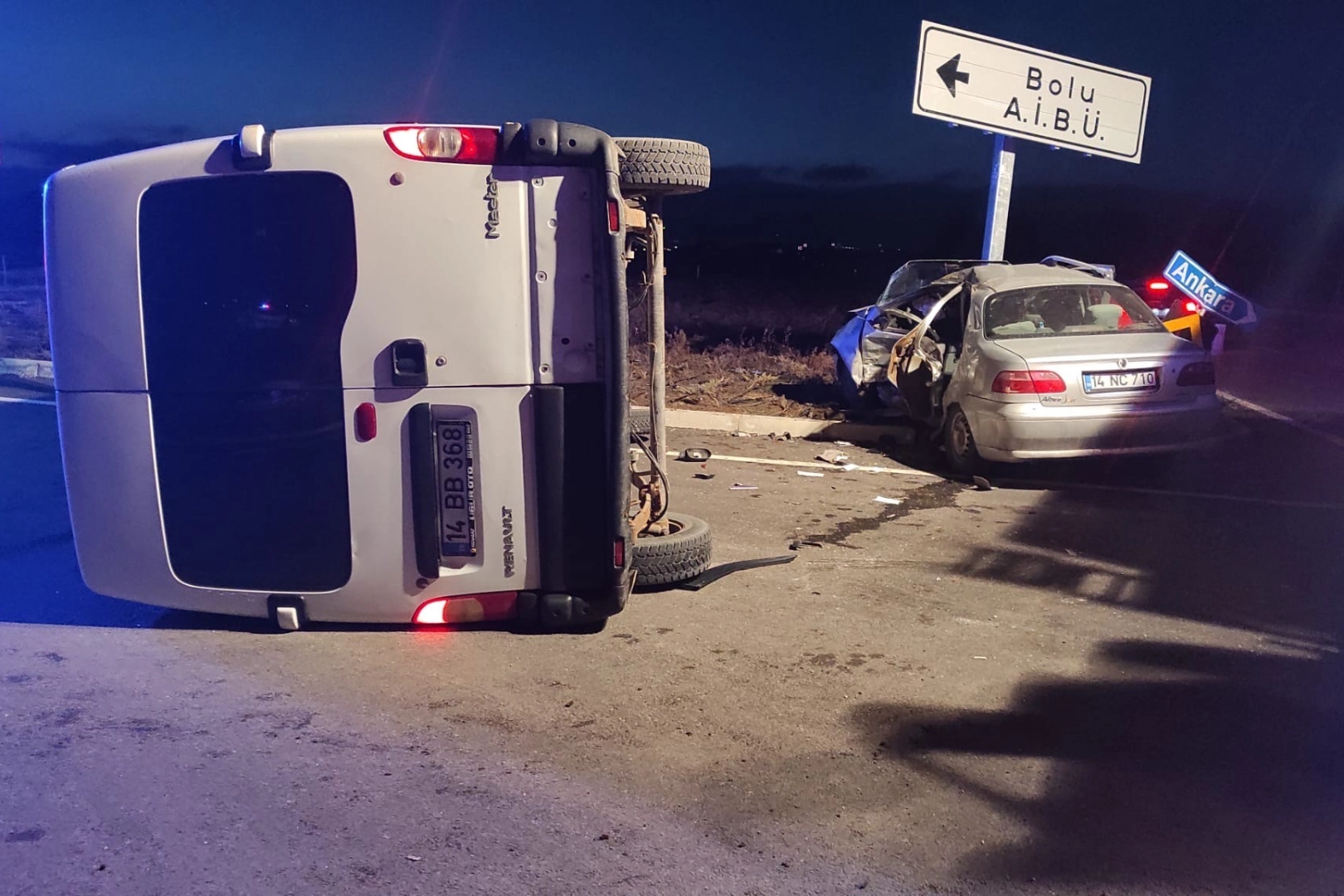 Bolu’da kaza: Minibüs ve otomobil çarpıştı haberinin görseli
