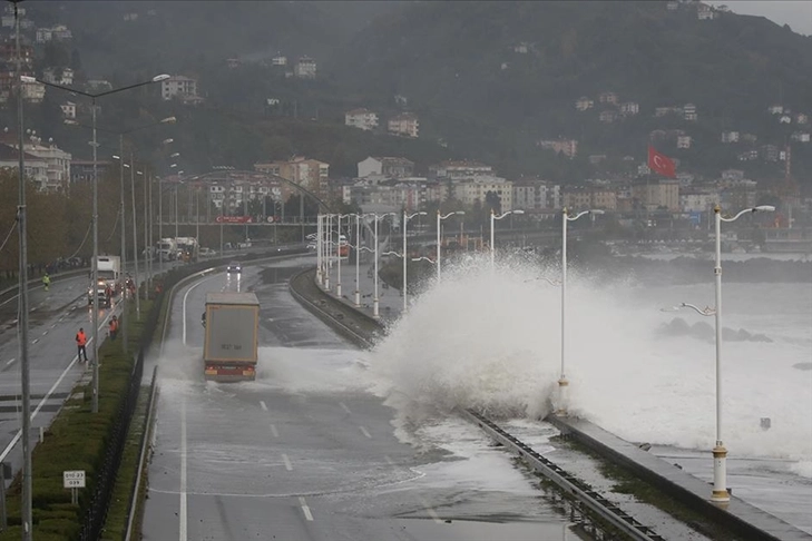 Meteoroloji Genel Müdürlüğü'nden açıklama: Karadeniz için fırtına uyarısı haberinin görseli