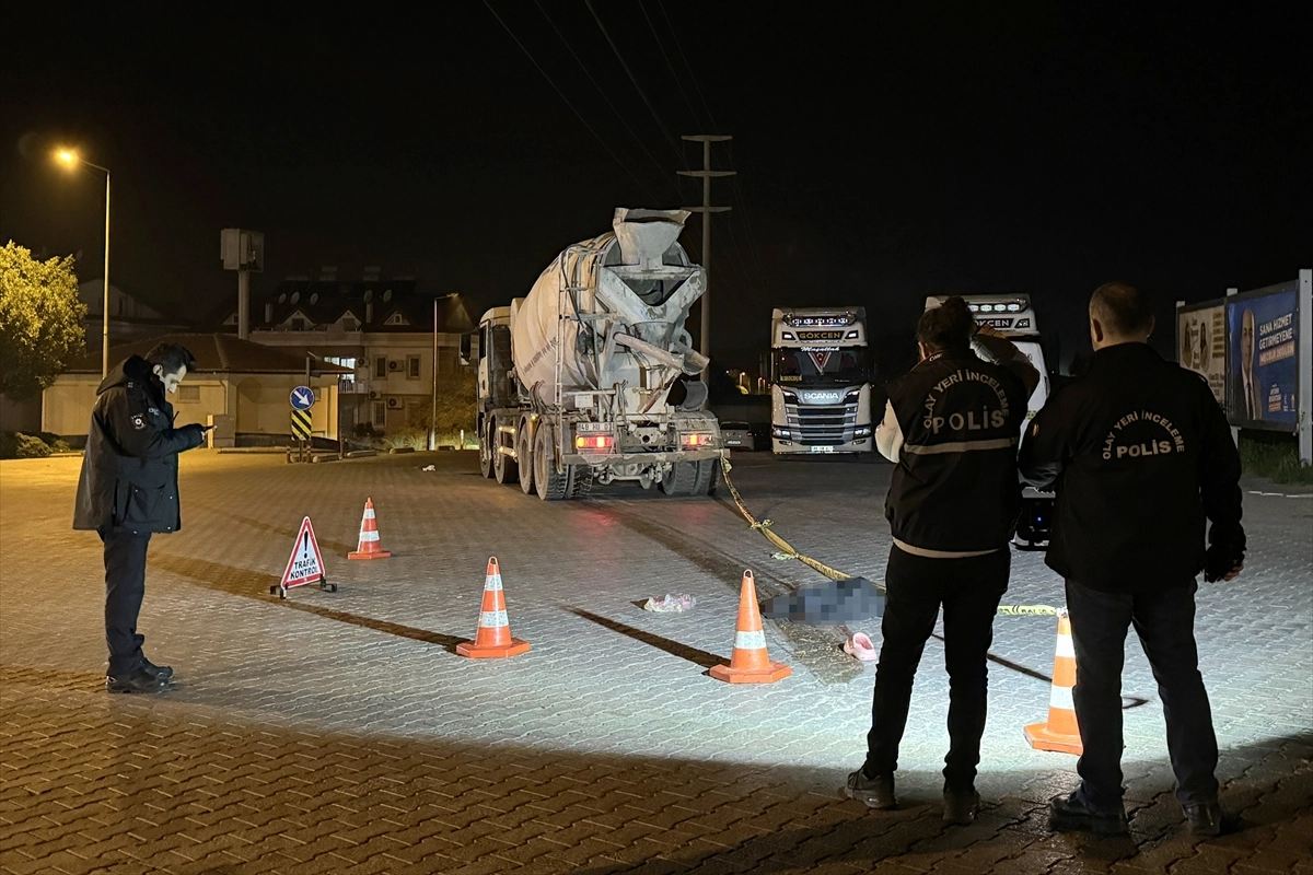 Muğla’da korkunç kaza: Beton mikseri yayaya çarptı haberinin görseli