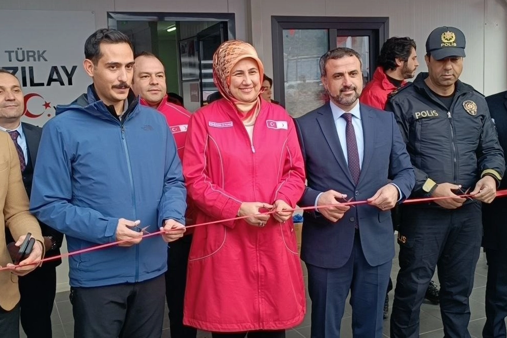 Türk Kızılay Gaziantep'te kütüphane açtı haberinin görseli