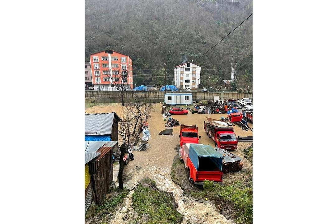 Artvin’de şiddetli yağış: Su baskınları, taşkın ve heyelanlar… haberinin görseli