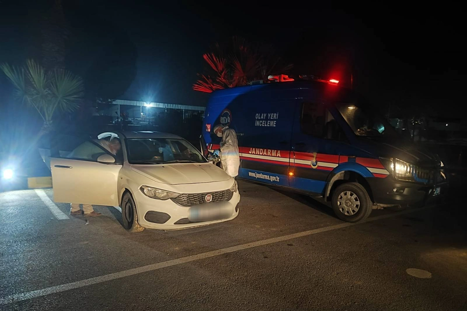 Aydın’da silahlı saldırgan dehşeti: Gişe memuruna gasp edip kaçtılar haberinin görseli
