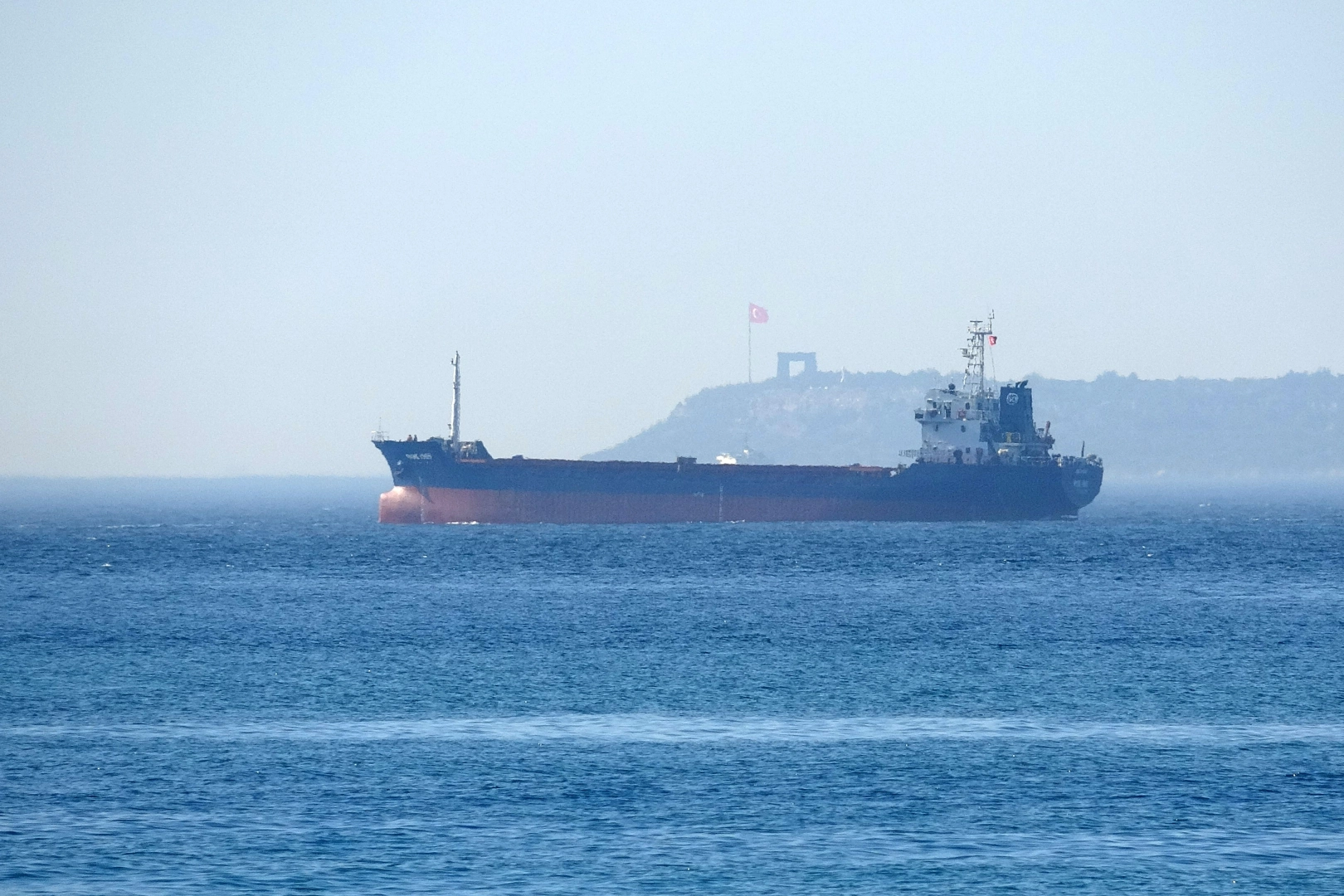 Çanakkale Boğazı'nda dümen arızası: Gemi Karanlık Liman bölgesine çekildi