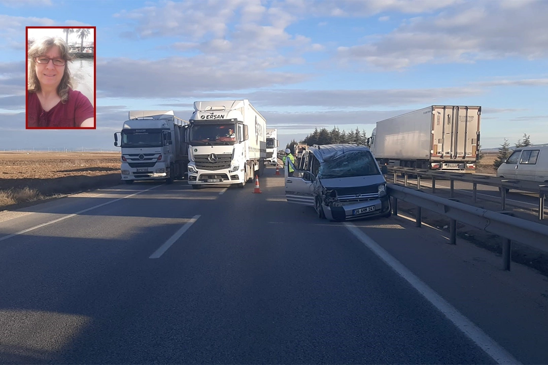 Eskişehir’de feci kaza: Seyir halindeki kamyonet, tankere arkadan çarptı haberinin görseli