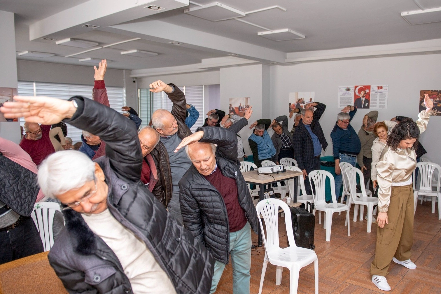 Mersin'de emekliler kansere karşı bilgilendirildi