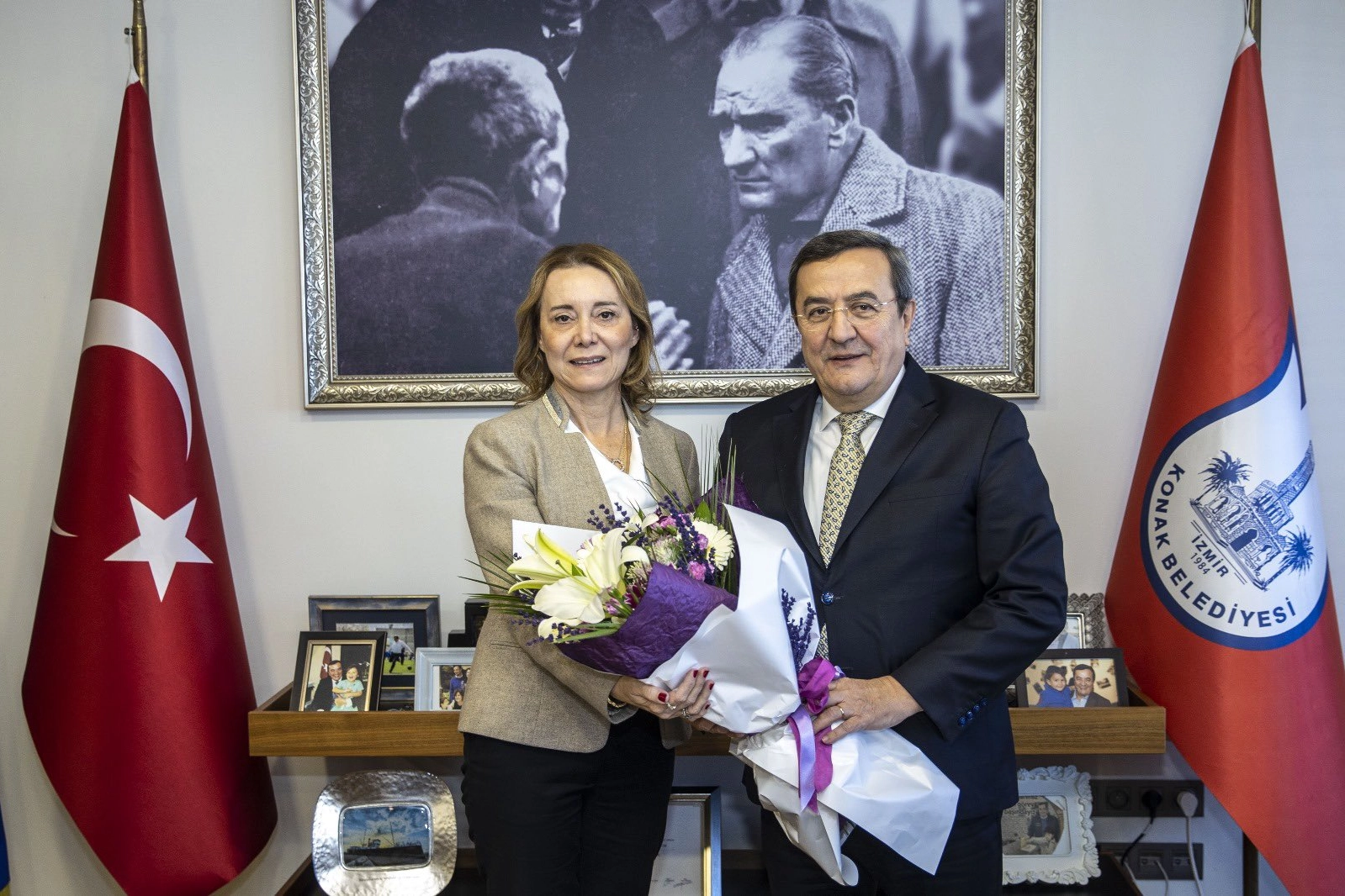 Nilüfer Çınarlı Mutlu Abdül Batur’u ziyaret etti haberinin görseli