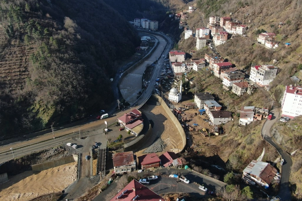 4 yıl sonra aynı manzara: Mahalle sular altında kaldı haberinin görseli